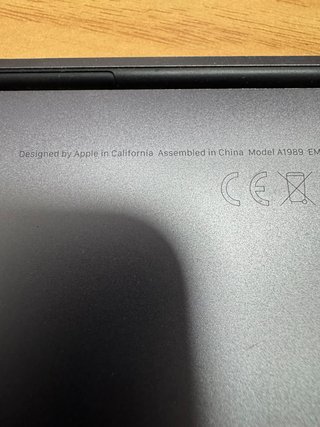 MacBook Pro 13" 2018 Touch Bar gris con caja