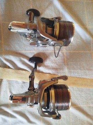2 Carretes de Pesca Akami