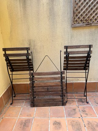 Conjunto mesa y 2 sillas plegables