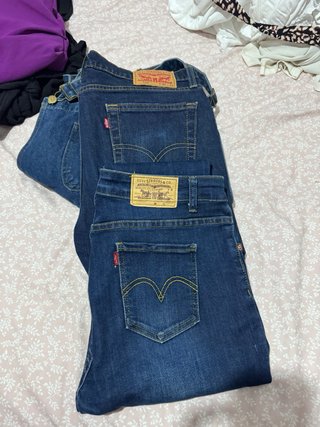 Peto Vaquero Azul y pantalon livis cada uno 20€