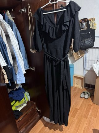 Peto Vaquero Azul y pantalon livis cada uno 20€