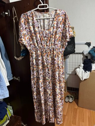 Peto Vaquero Azul y pantalon livis cada uno 20€