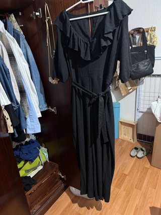 Peto Vaquero Azul y pantalon livis cada uno 20€