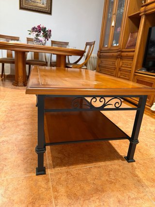 Mesa de centro de madera y metal