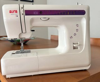 Máquina de coser Alfa Modelo 2204