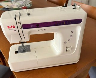 Máquina de coser Alfa Modelo 2204