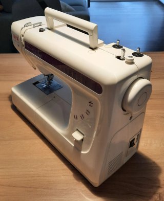 Máquina de coser Alfa Modelo 2204