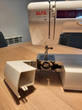 Máquina de coser Alfa Modelo 2204