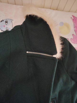 Abrigo Lefties verde con cuello pelo Talla S