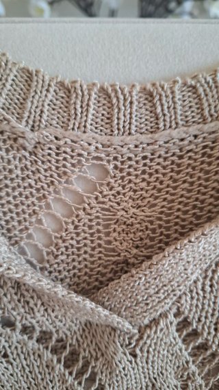 Jersey crochet beige manga francesa viene amplio