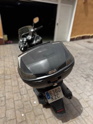 Kawasaki J300 Maxi Scooter - 2019