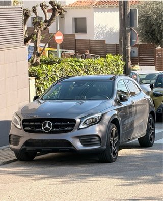 Mercedes-Benz GLA 2019 techo y AMG interior