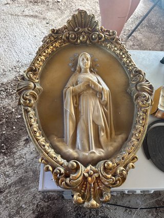 Figura de Escayola Antigua con Marco Dorado
