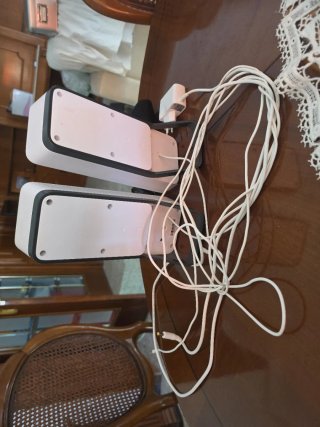 Altavoces Logitech Z200 y Webcam