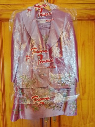 Traje chaqueta, falda y cuerpo bordados