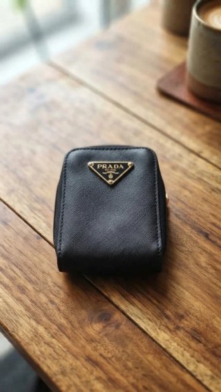 Monedero Prada Negro.