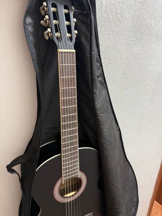 Guitarra Clásica Negra, Nueva