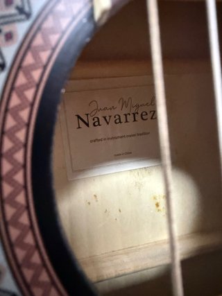 Guitarra Clásica Negra, Nueva