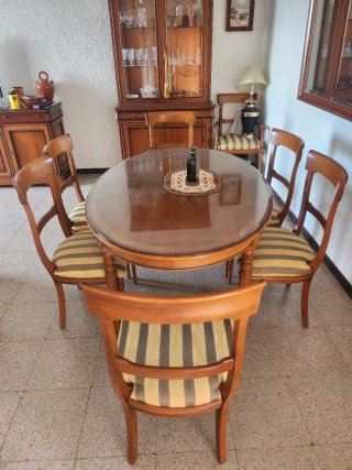 Mesa de comedor con 8 sillas