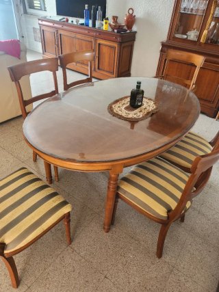 Mesa de comedor con 8 sillas