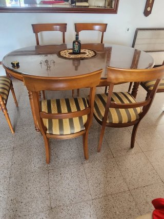 Mesa de comedor con 8 sillas