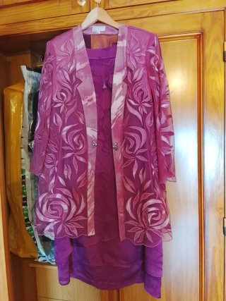 Traje de fiesta rosa fucsia