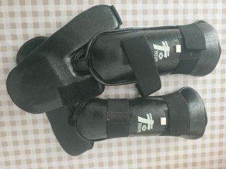 Pack Guantes de Boxeo y Espinilleras Tagoya