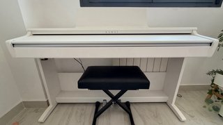Piano Kawai con silla
