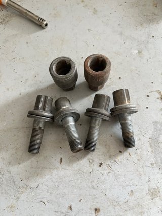 Tornillos antirrobo para llantas