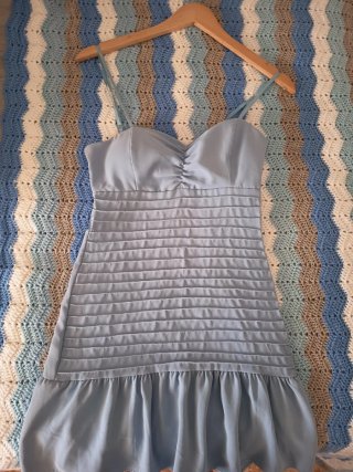 Vestido azul con volantes