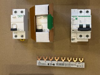 Lote de Material Eléctrico Schneider