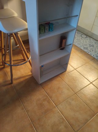 OFERTA. Mesa Alta Bar con Estantes Laterales.