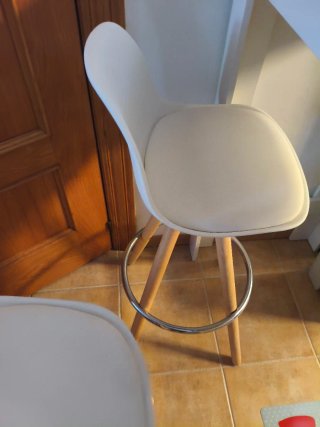 OFERTA. Mesa Alta Bar con Estantes Laterales.