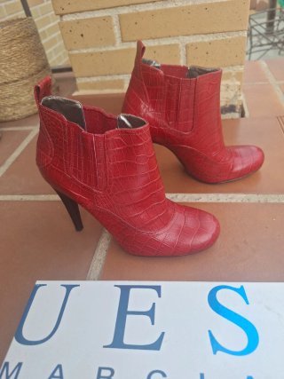 Botines Guess Rojos Piel Cocodrilo