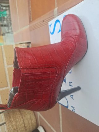 Botines Guess Rojos Piel Cocodrilo