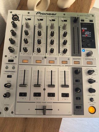 Pioneer DJM-700