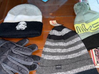 Lote de 3 Gorros y Guantes