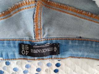 Pantalón vaquero Stradivarius azul claro