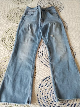 Pantalón vaquero Stradivarius azul claro