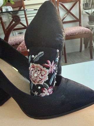 Zapatos de tacón bordados Menbur talla 39