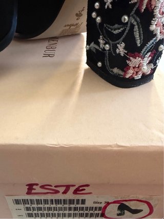 Zapatos de tacón bordados Menbur talla 39