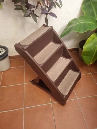Escaleras para mascotas marrones