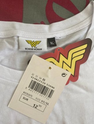 2 Camisetas Wonder Woman y Mickey Mouse