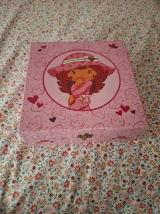 Caja decorada con Strawberry Shortcake