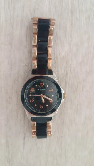Reloj Aresso Negro y dorado