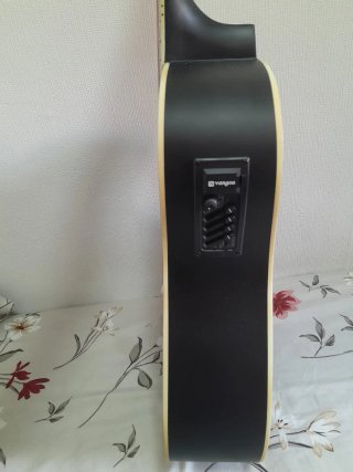 Guitarra Negra Modelo VG-KA