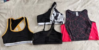 3 Tops Deportivos y 1 camiseta talla S