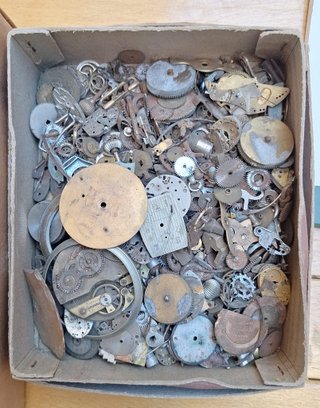 Lotto meccanismi, quadranti, casse orologi vintage
