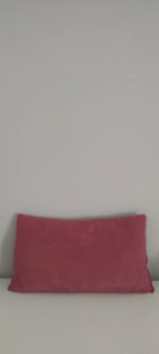 Cojín decorativo rosa granate sin estrenar