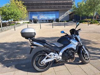 Suzuki GSR 600 Naked Negra/Plata